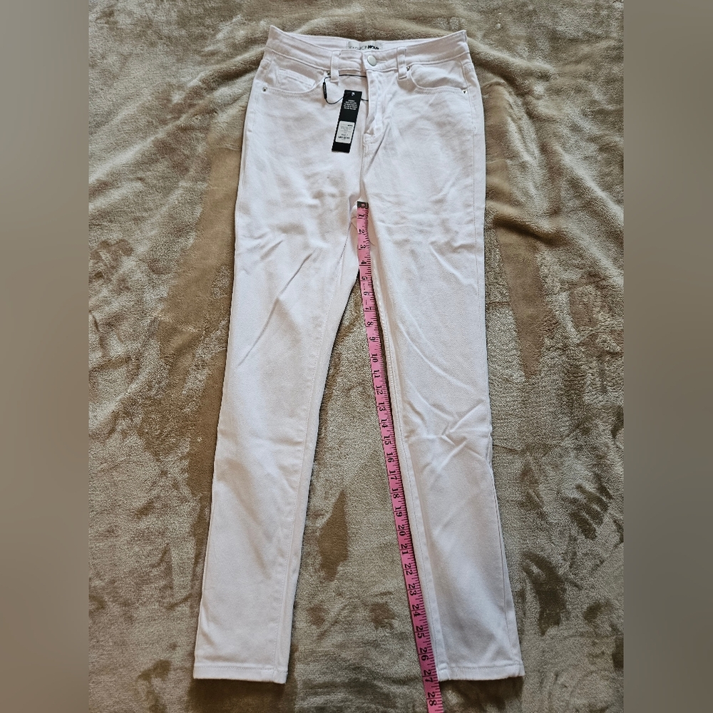 White Fashion Nova Skinny Jeans size 7